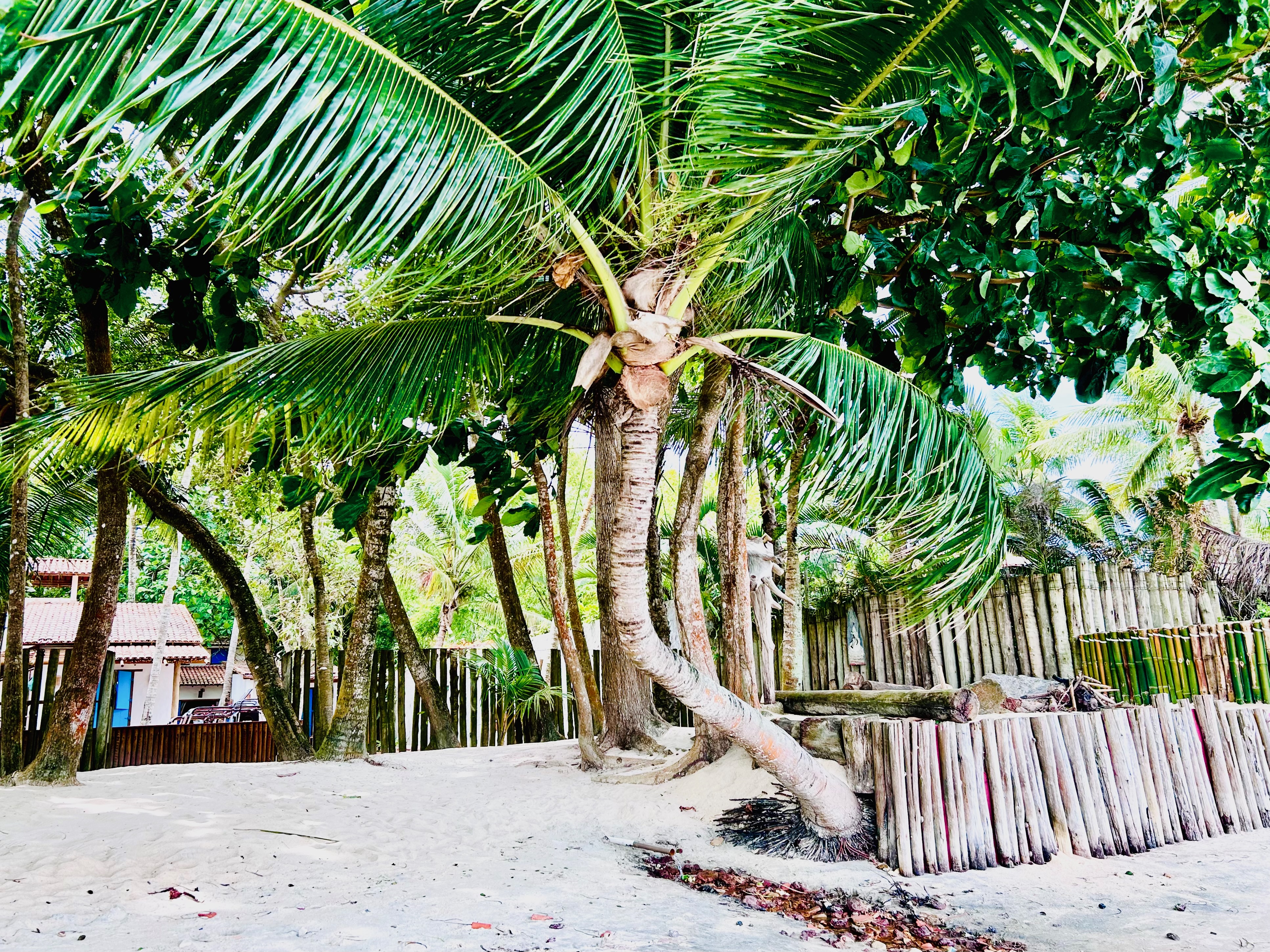 Vista externa da Vila Iemanjá com praia